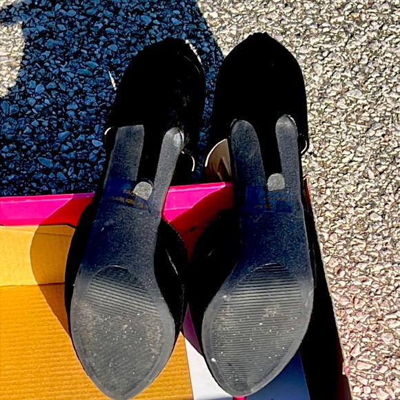 Black heels, suede, size 9 women’s - Picture 5 of 6